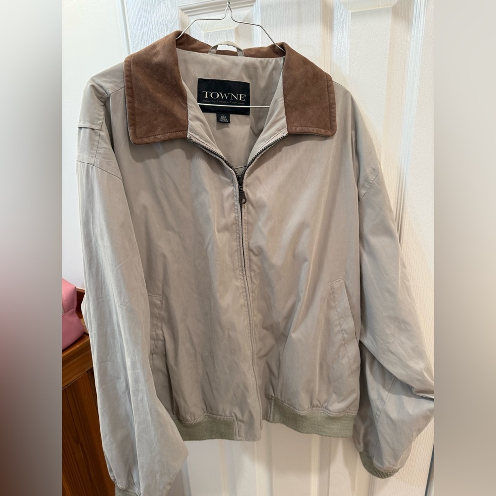 Vintage Towne by London Gog Men's Beige Jacket with Brown Collar